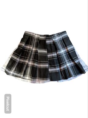 2/22$ Black and White Plaid Pleated Skirt - Women